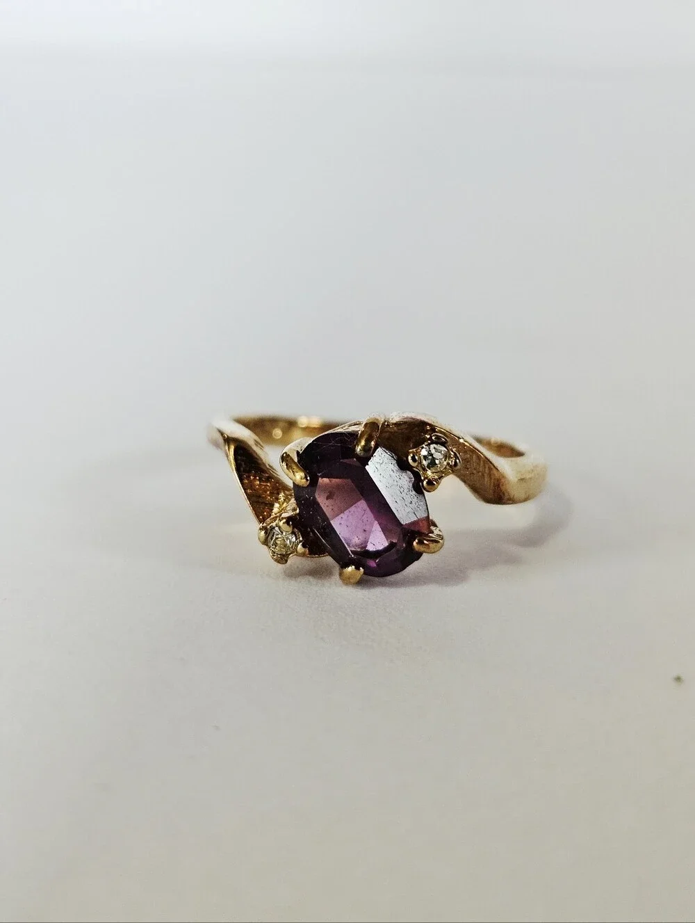 Vintage 14k G.E. Amethyst Stone Oval Gold Bypass Twist Band Triple Stone Ring 7